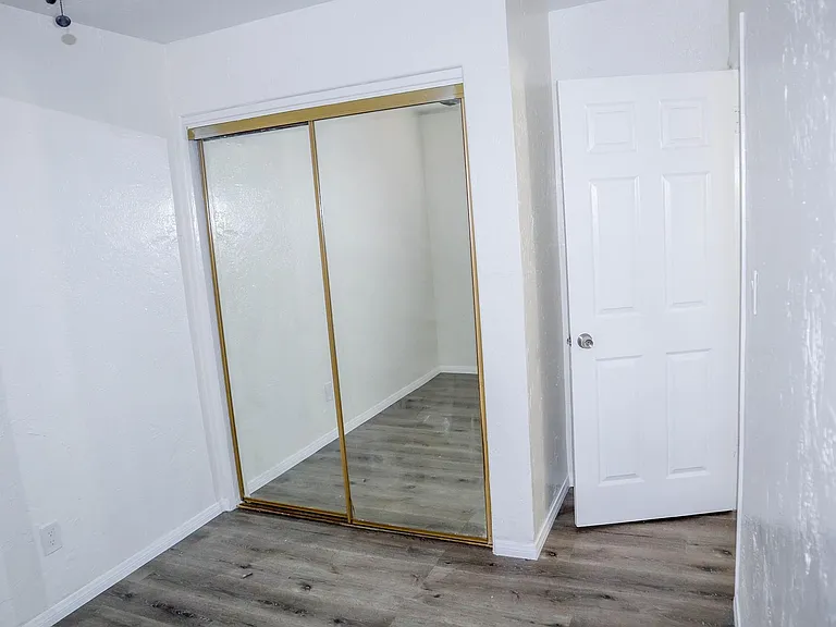382 Vance St #B — Photo 6