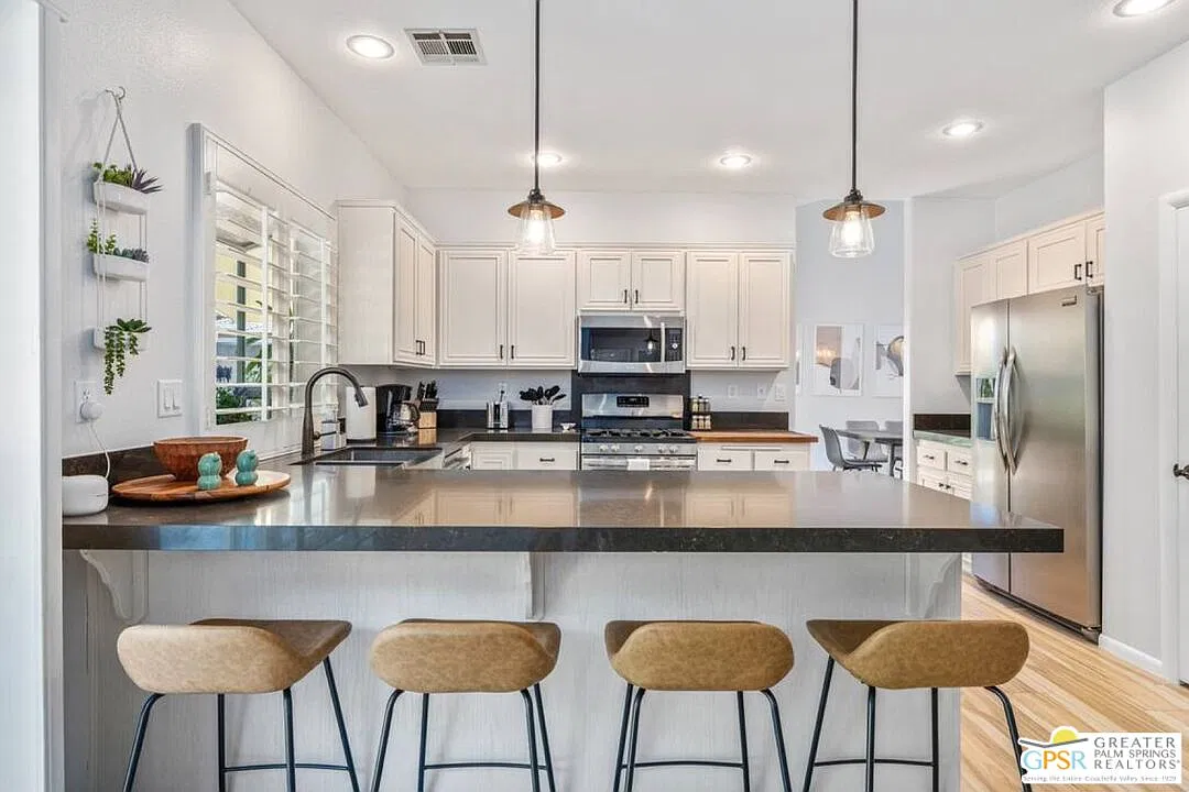 4 bed, 3.0 bath, 2730 sqft, $3,700 — Photo 3