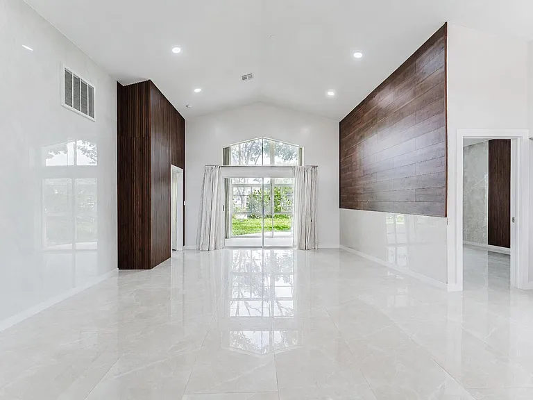 7512 Eagle Point Dr #7512 — Photo 1