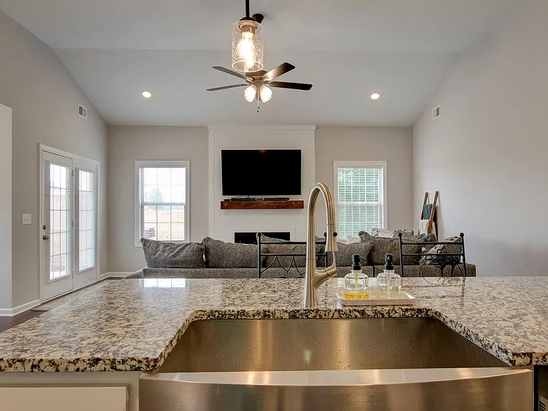 715 Jodine Ann Dr — Photo 15