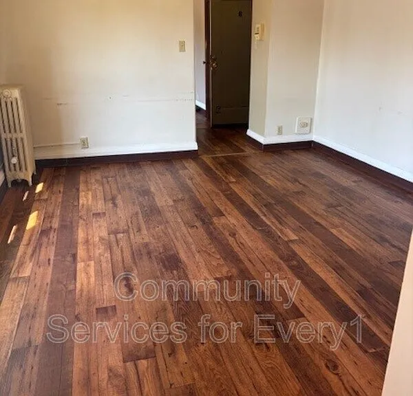 2425 Delaware Ave #6 — Photo 3