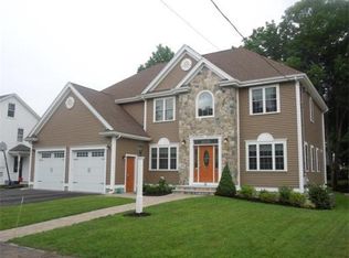 12 Winter St, Reading, MA 01867