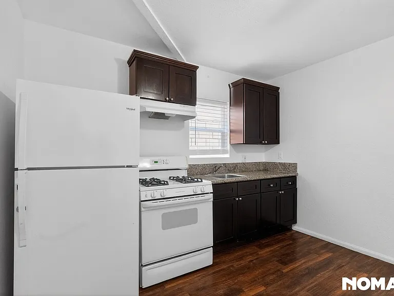 7705 Babcock Ave — Photo 22