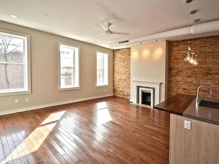 122 W 15th St #222 — Photo 3