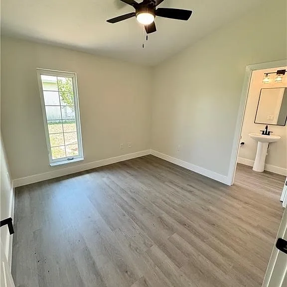 145 SW 28th Ter — Photo 14