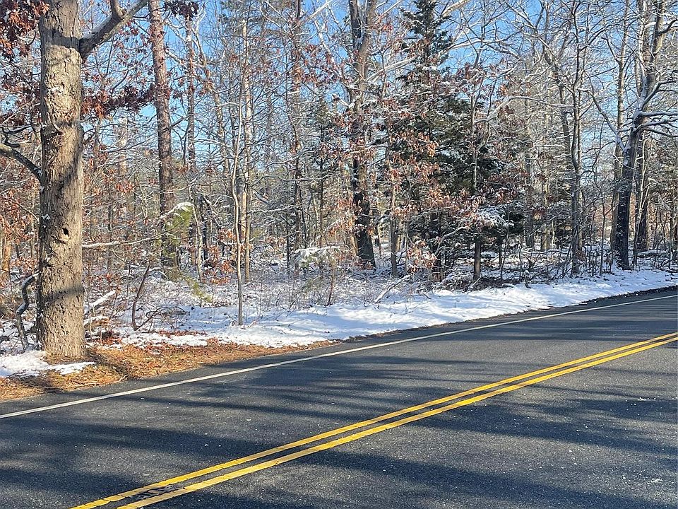 2nd image of Eastport Manor Road
