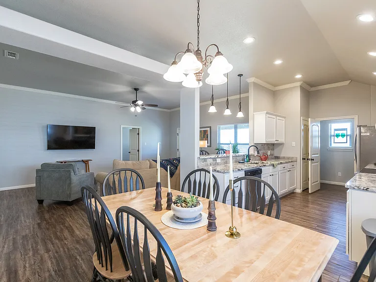 144 Carriage Hills Pkwy — Photo 8