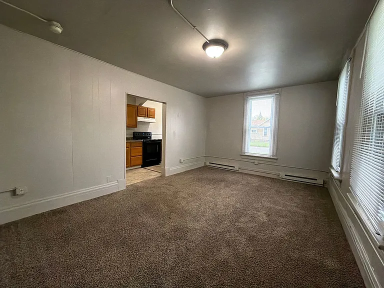 301 S 10th St — Photo 3
