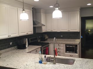 996 Oxford Rd, Glen Ellyn, IL 60137