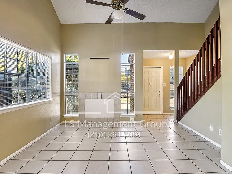 6702 Windsor Holw — Photo 9