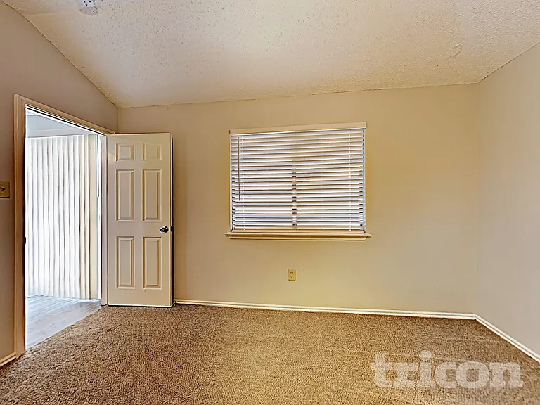 2537 Rialto Way — Photo 8