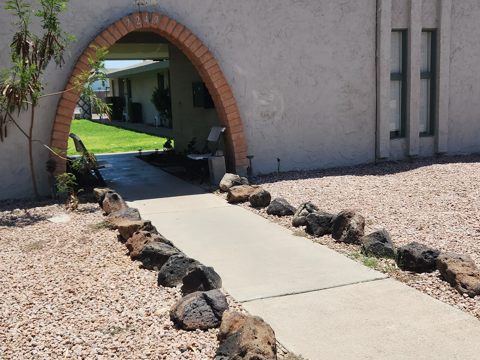 2 bed, 700 sqft, $1,200 — Photo 3