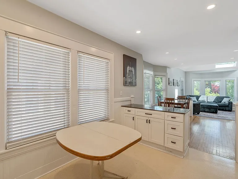 818 Maryland Ave — Photo 16