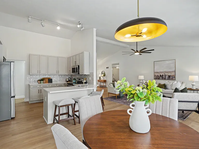 8003 Knights Crossing Dr — Photo 11