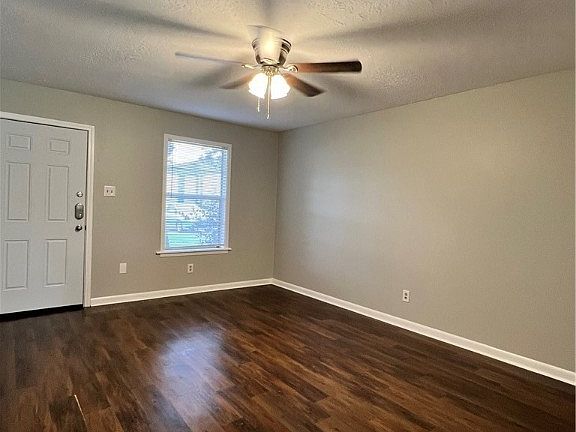 4th image of 1304 Airline Dr