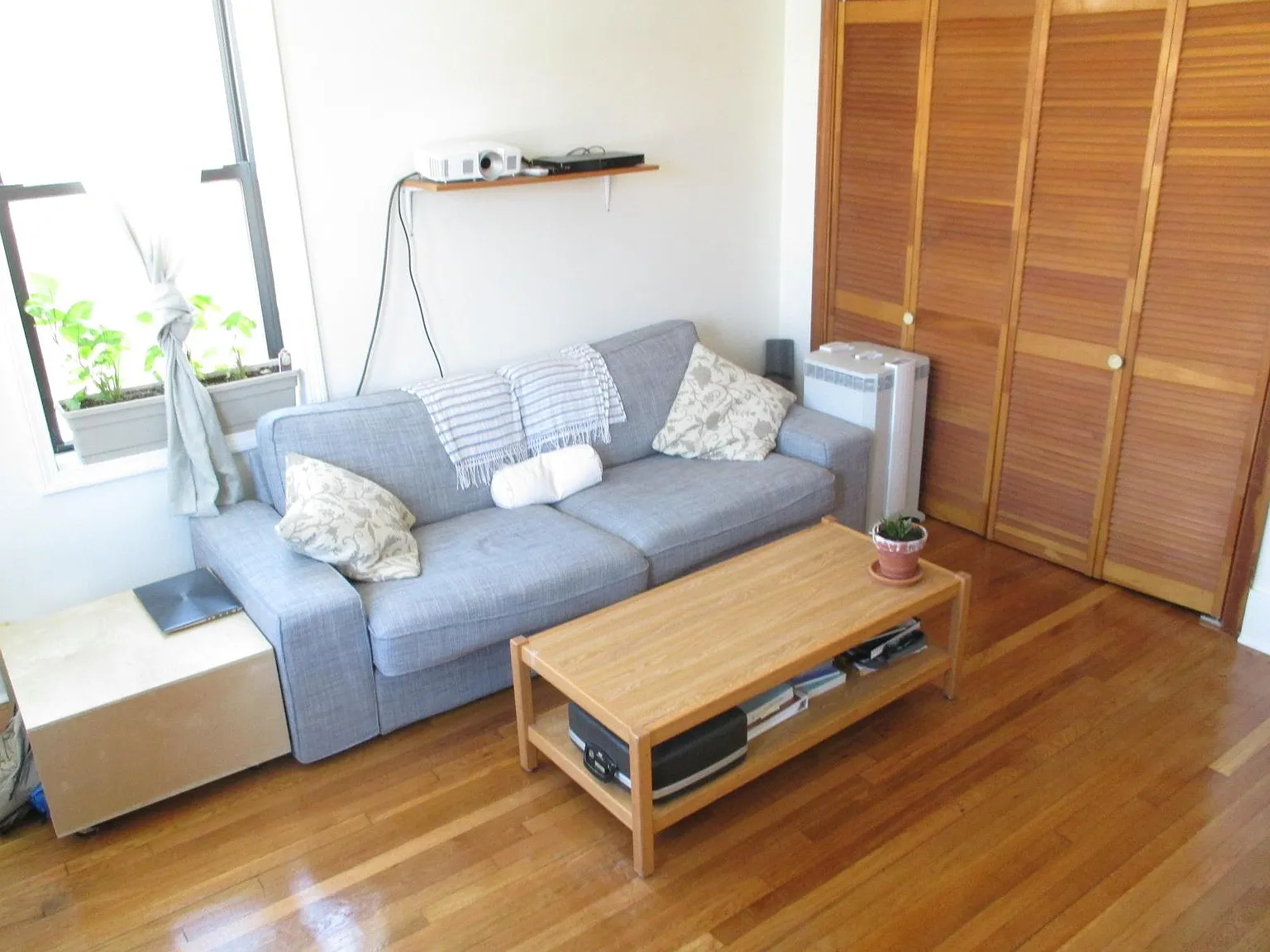 2 bed, 700 sqft, $2,300 — Photo 2