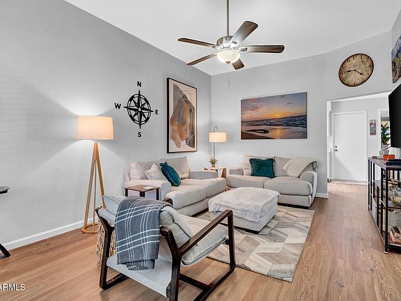 3rd image of 9907 W HAWTHORN Drive