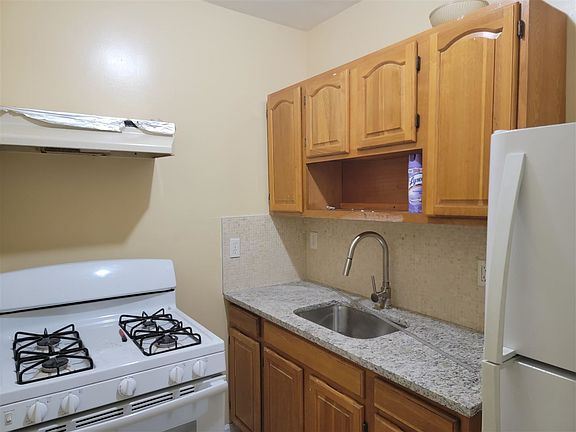 2nd image of 769 Newark Ave #2