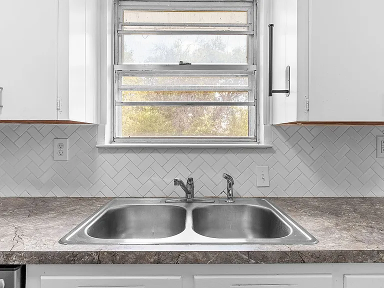 1205 S 7th St — Photo 15