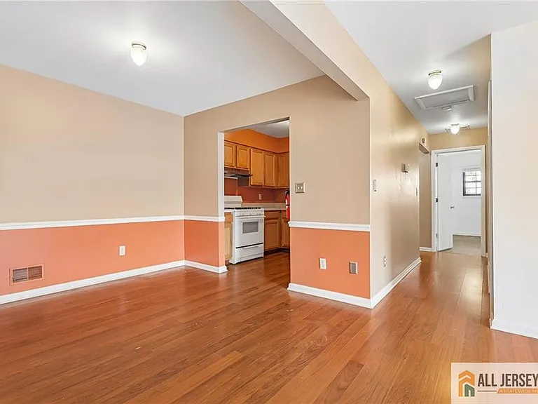 138 Orlando St #138 — Photo 8