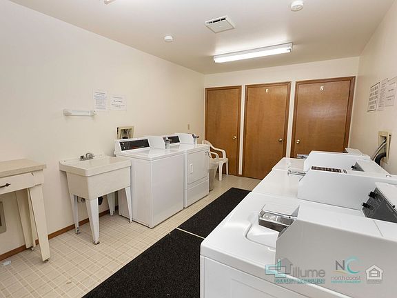 2nd image of 400 Necanicum Dr APT 05