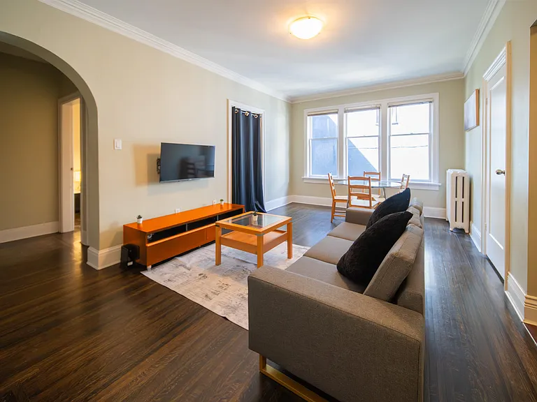935 Jervis St #4 — Photo 4