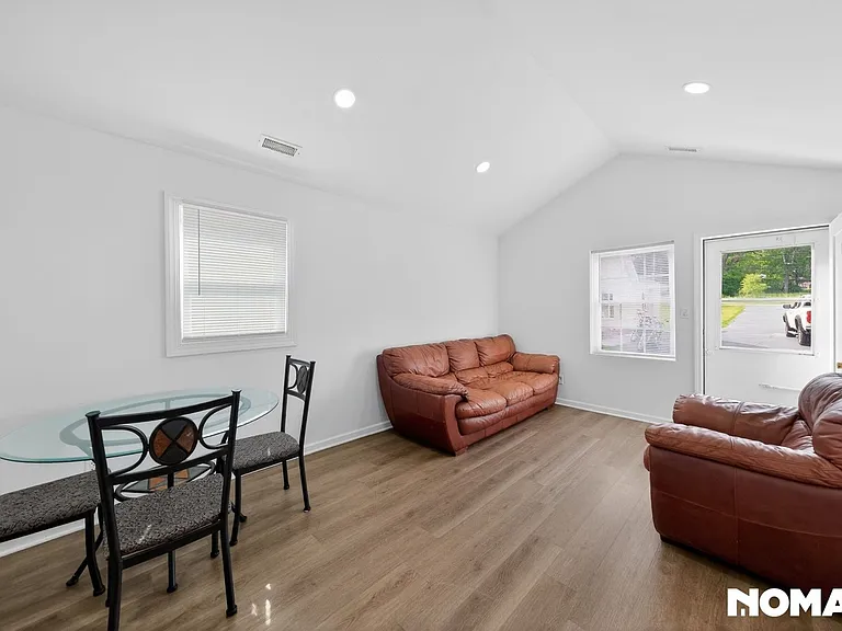 4546 Marquette Rd E — Photo 15