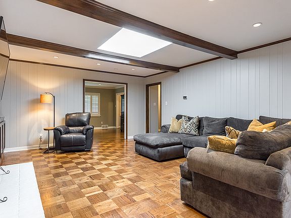 5th image of 6138 Crestmont Dr