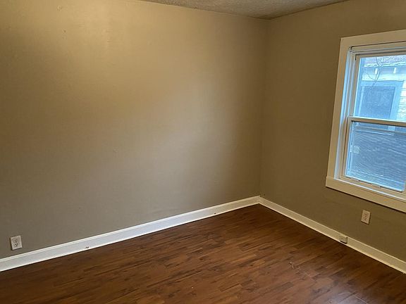 3rd image of 218 Parks Dr