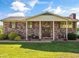 10404 Cobb Ln, Mascot, TN 37806