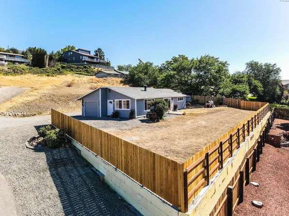 209 N 81st Ave, Yakima, WA 98908
