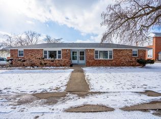 205 N Lincoln St APT 14, Athens, IL 62613