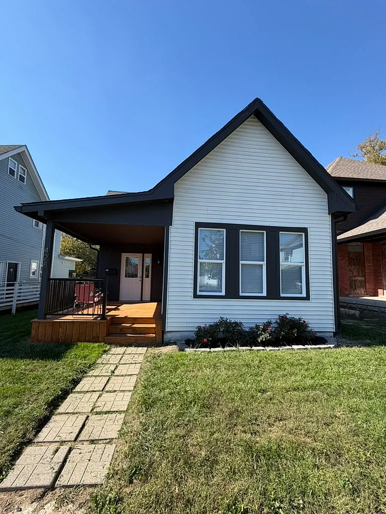 3 bed, 1350 sqft, $2,100 — Photo 1