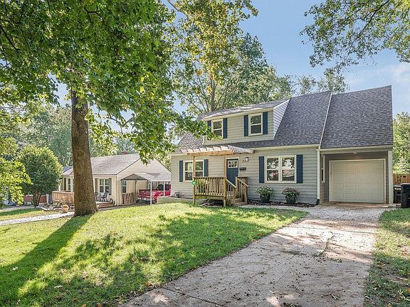 2nd image of 21 W Pocahontas Ln