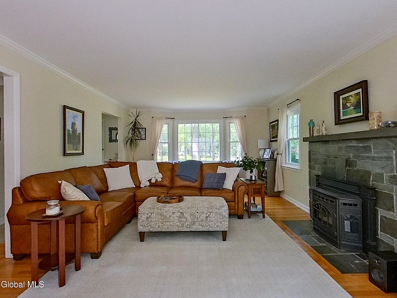 2nd image of 2270 Stuyvesant Drive