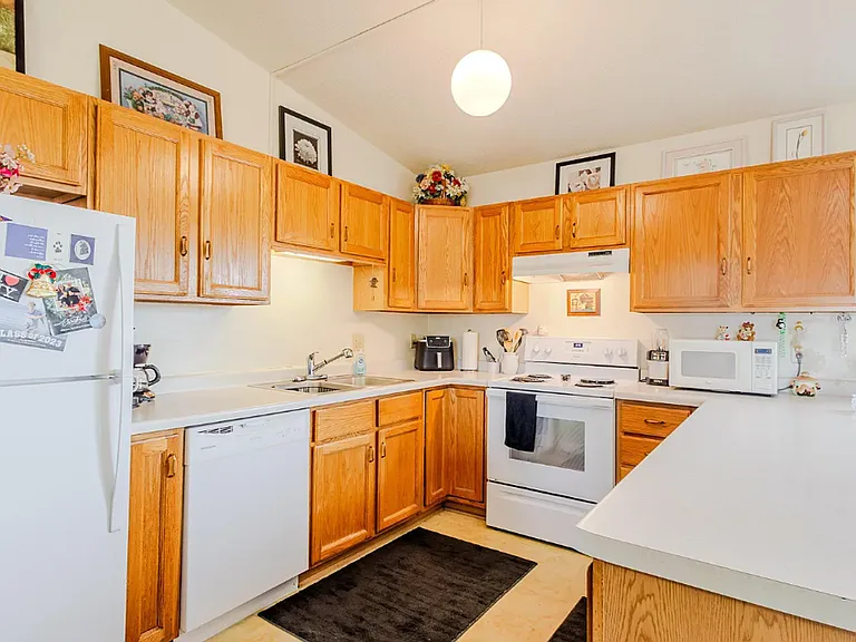 2406 Hill Ave #3 — Photo 2