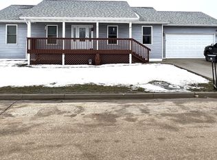 614 9th Ave SE, Stanley, ND 58784