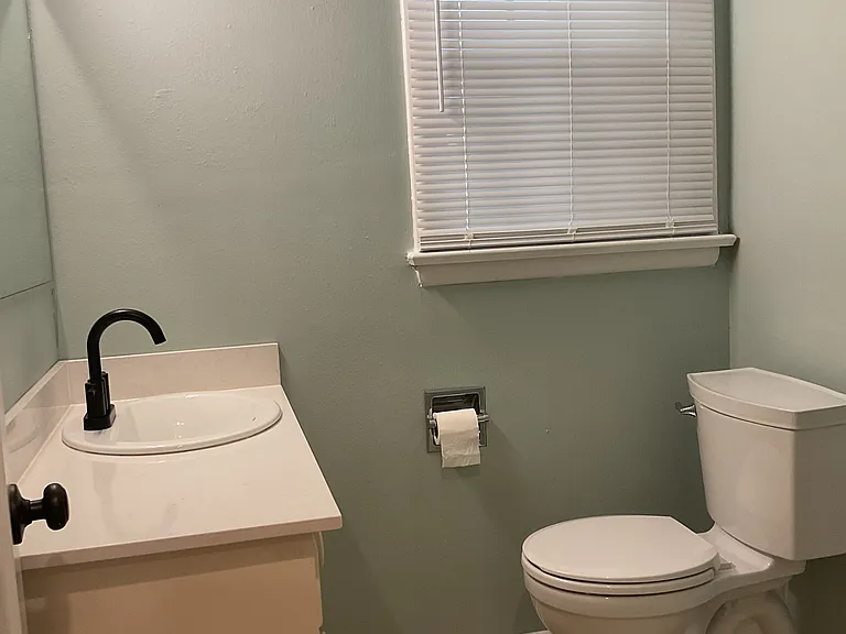 826 E Lakeside Dr — Photo 13