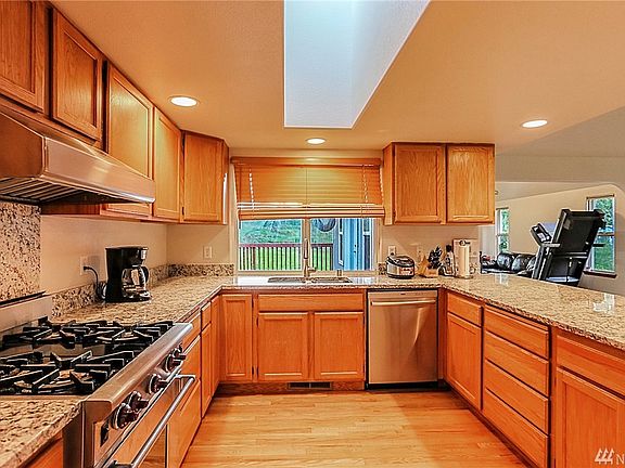 4th image of 1575 SE Dews Ln
