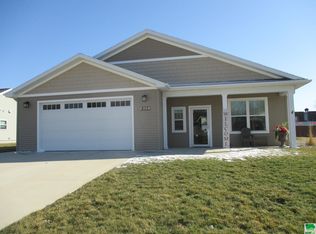 417 Valley View Dr, Cherokee, IA 51012