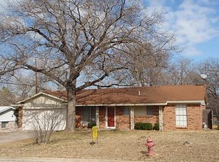 1021 Ferndale Ave, Azle, TX 76020