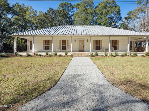 3301 Pine Ridge Dr, Ocean Springs, MS 39564