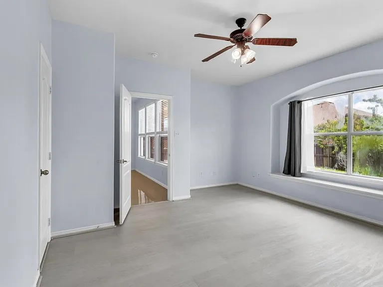 933 Bens Dr — Photo 9