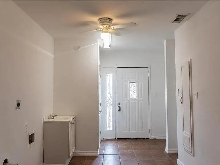 2 bed, 2.0 bath, 1300 sqft, $1,695 — Photo 2