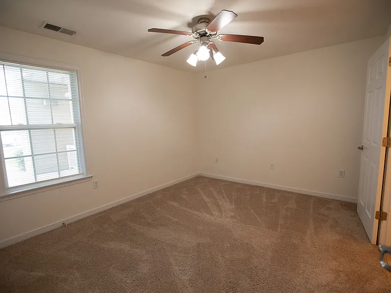 Featherstone Apartments at Kiln Creek — Photo 29