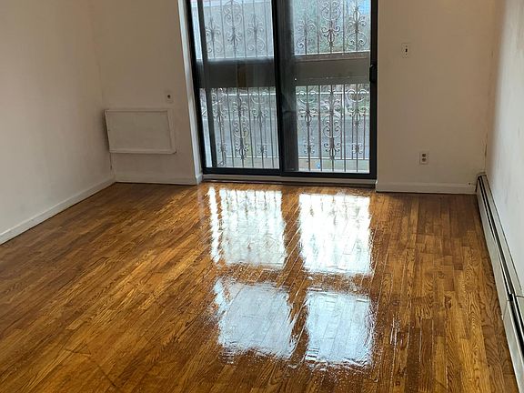 5th image of 510 Logan Ave