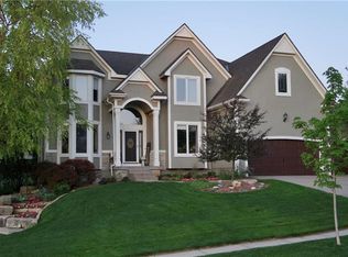 9414 Pine St, Lenexa, KS 66220