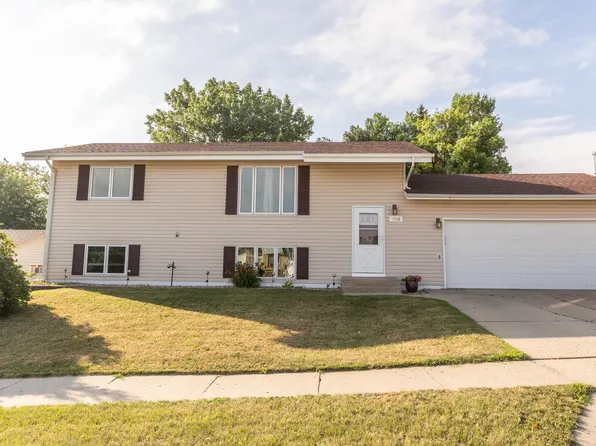 1716 9th Ave SE, Mandan, ND 58554
