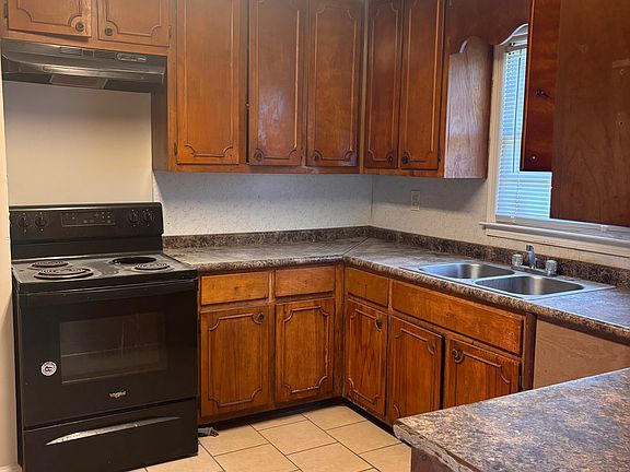 4th image of 742 Queensbury Dr