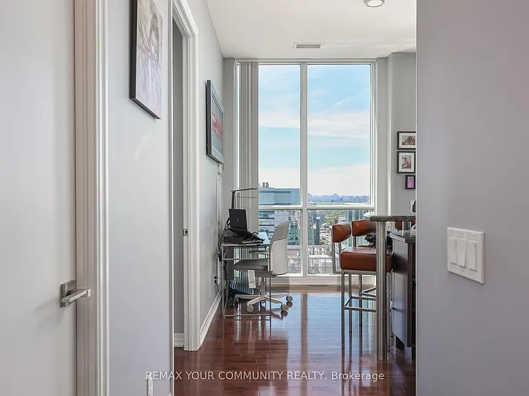 770 Bay St #Penthouse 101 — Photo 6